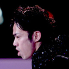 Daisuke TAKAHASHI(JPN)　Exhibition
EOS-1D X EF400mm F2.8L IS II USM、F3.2、1/1000sec、ISO6400
(c)M.Sugawara／JapanSports